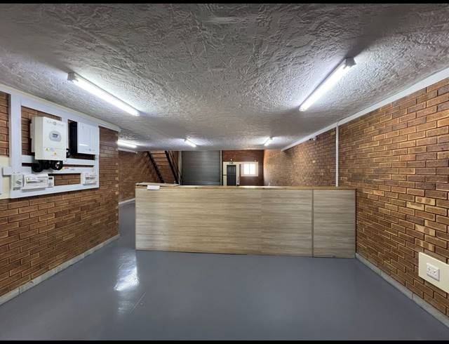 304M² WAREHOUSE TO LET IN HENNOPSPARK